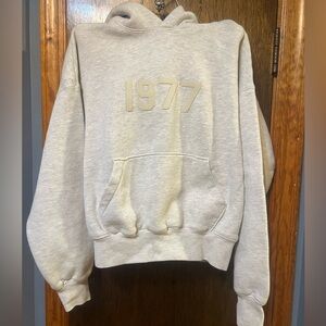 Fear of God ESSENTIALS Kids
Hoodie Size 8 Gray Thick Fleece